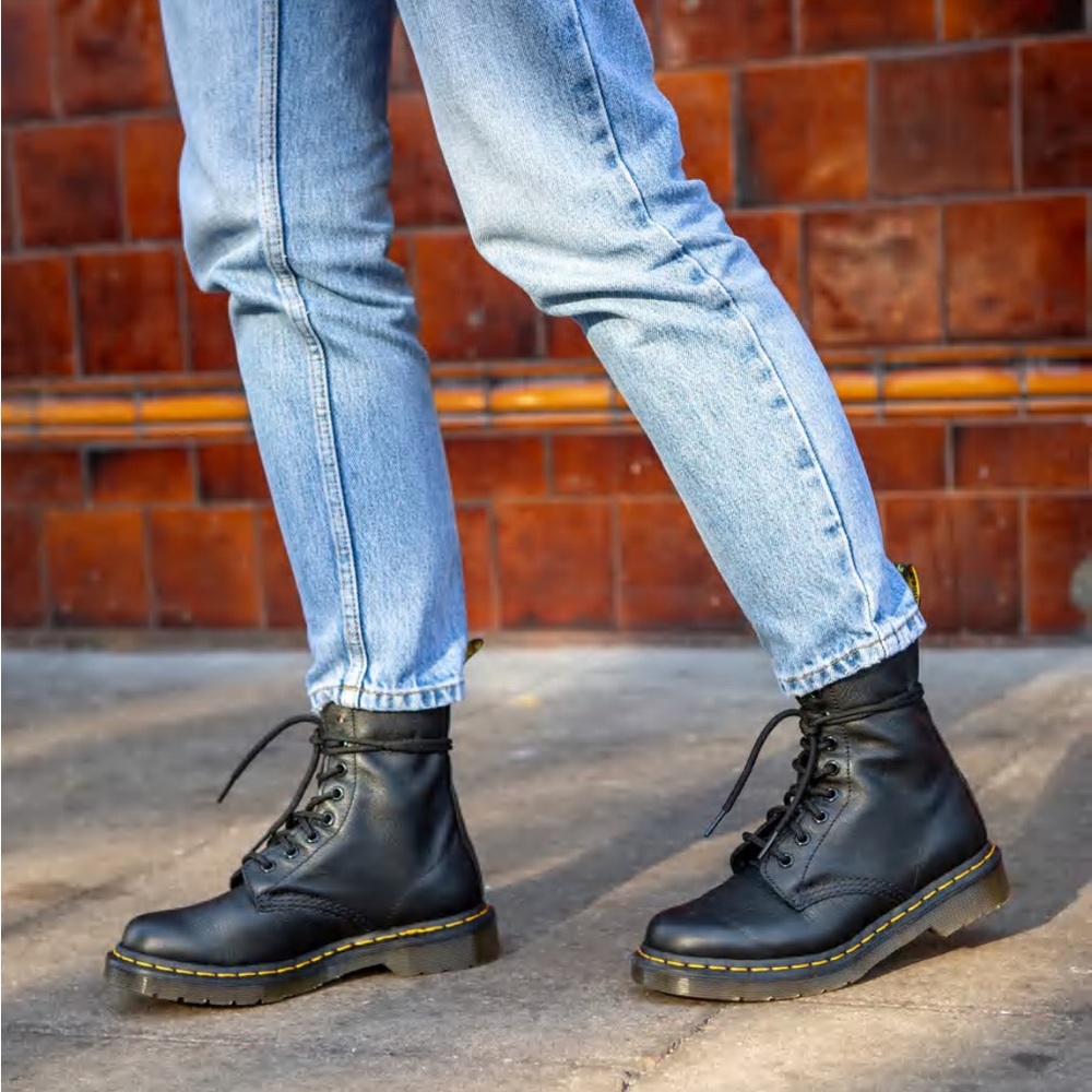 DR MARTENS 1460 WOMEN'S PASCAL VIRGINIA LEATHER BOOTS 8-EYE BLACK SIZE US 6 NWT